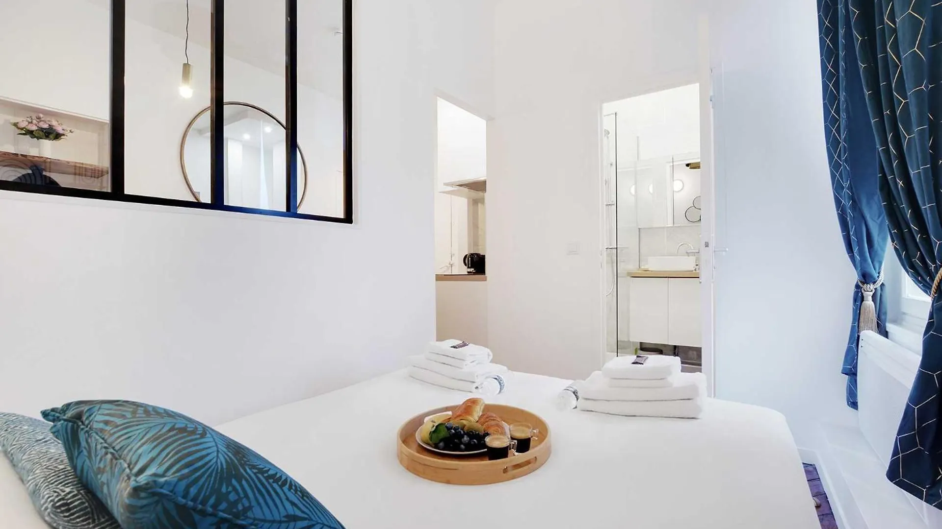 Chic Parisian Retreat - Alexandre Dumas 2c Apartment Paris